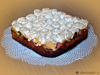 Rhabarberkuchen mit Baiserhaube Rezept