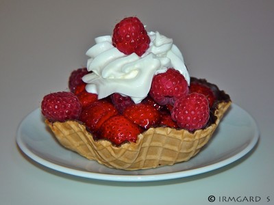 Waffelblüte mit Himbeeren und Erdbeeren Rezept